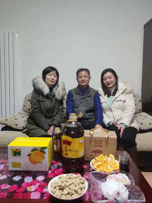 勞模沈坤（中），1984年獲成都市“勞動(dòng)模范”